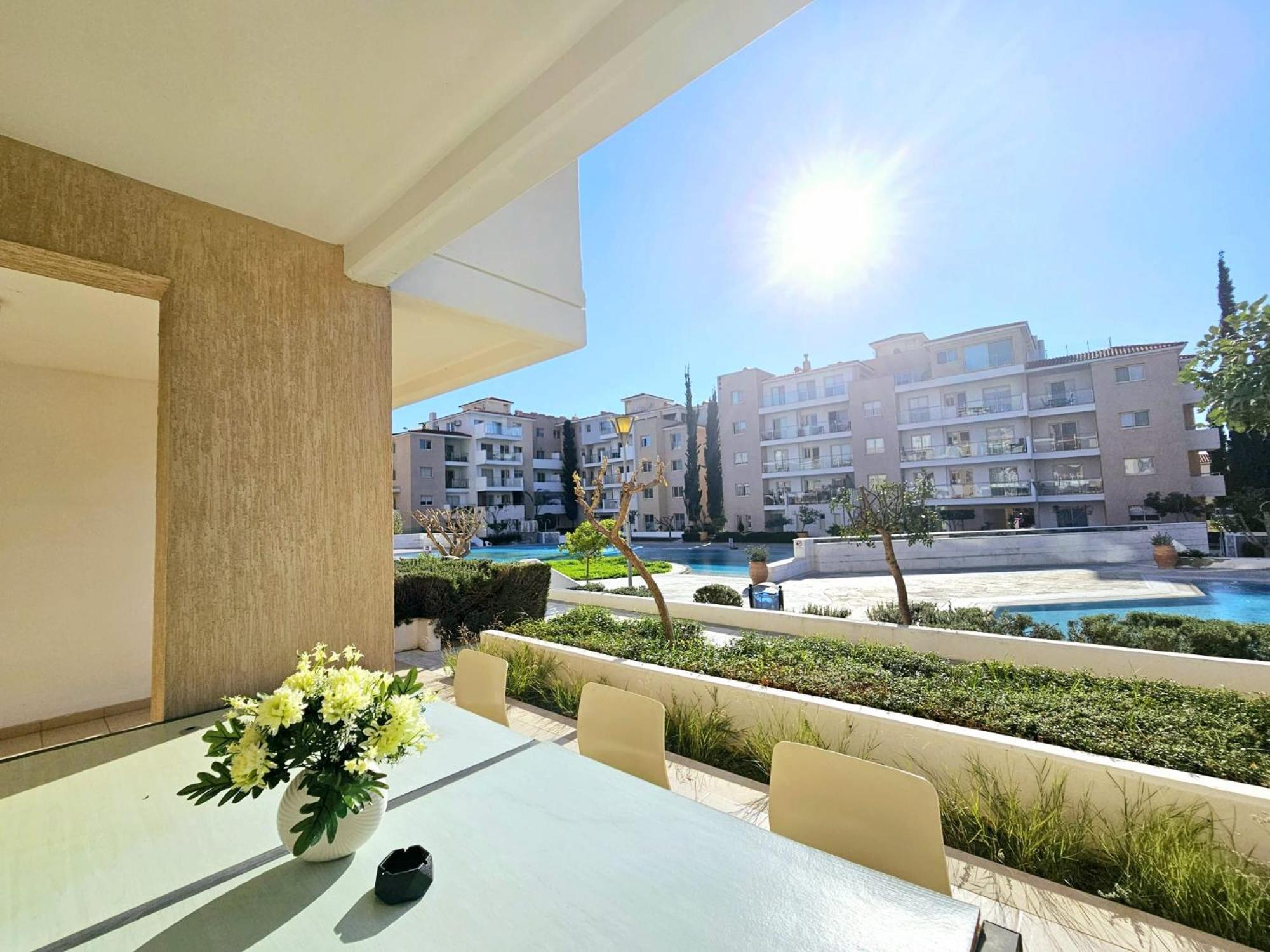Elysia Park Apartments Пафос Екстер'єр фото
