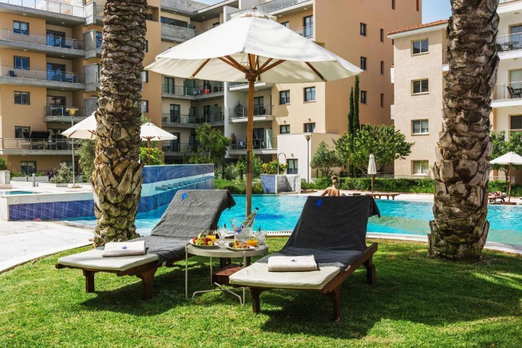 Elysia Park Apartments Пафос Екстер'єр фото